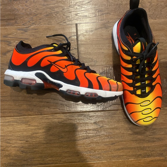 nike tuned 1 orange tiger